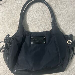 KATE SPADE Stevie Black Nylon Leather Strap
Great condition. A few sign of wear.